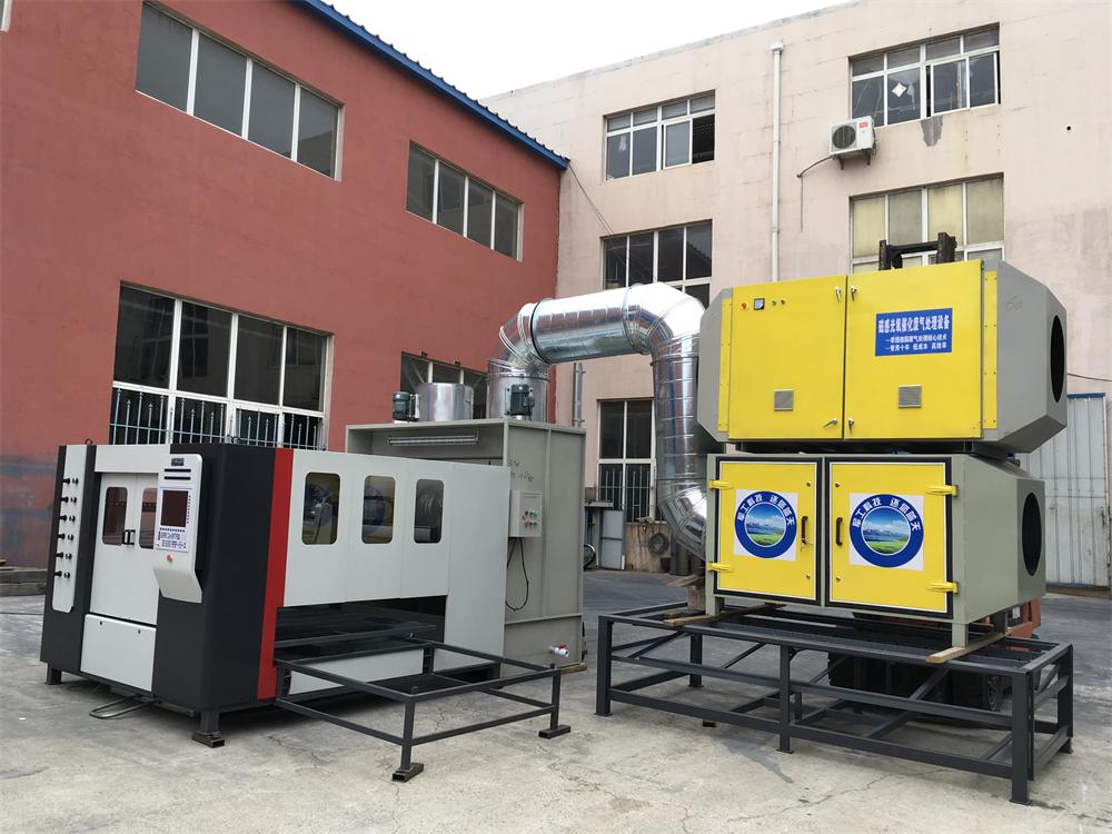 事事達智能視覺噴漆機.jpg 事事達智能視覺噴漆機.jpg